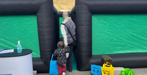 El laberint del reciclatge a la fira de Ripoll