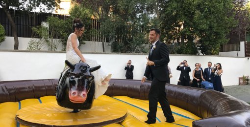 Casament amb el toro mecànic