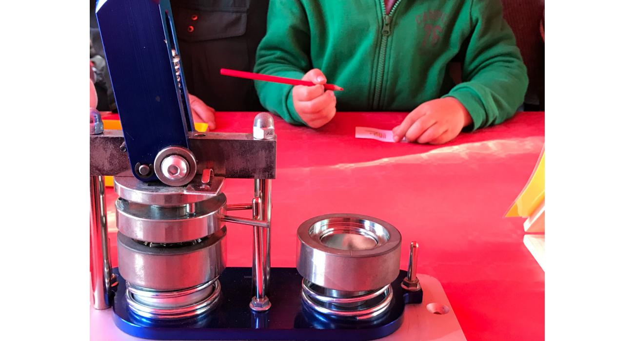 Taller de chapas de San Jordi