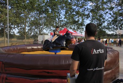 Toro mecánico fiesta final de curso