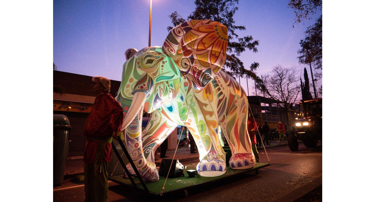 Elefants inflables per a rua de carnaval