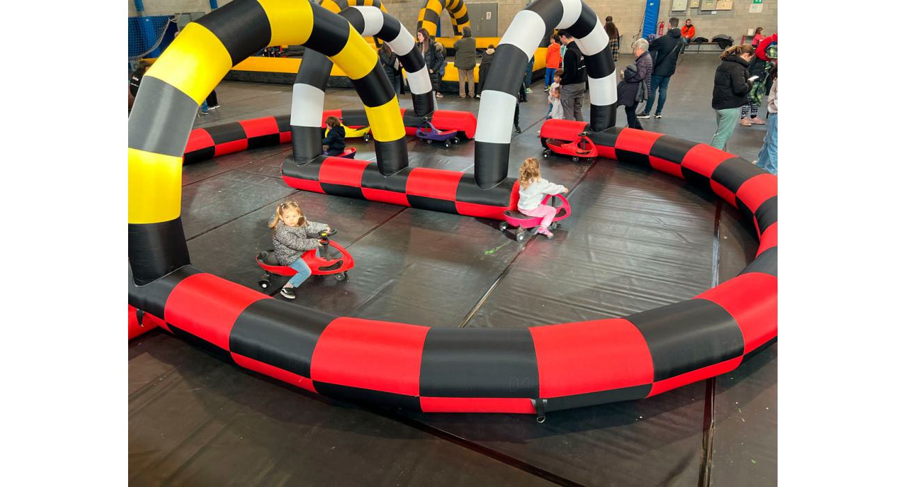 Circuit de vehicles inflable