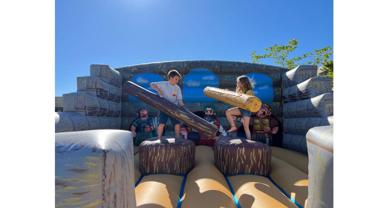Activitat inflable de Gladiadors