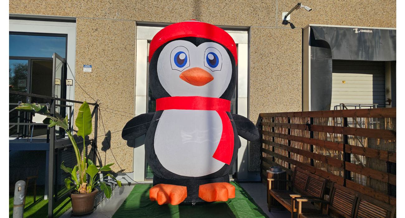 Pingüino gigante hinchable