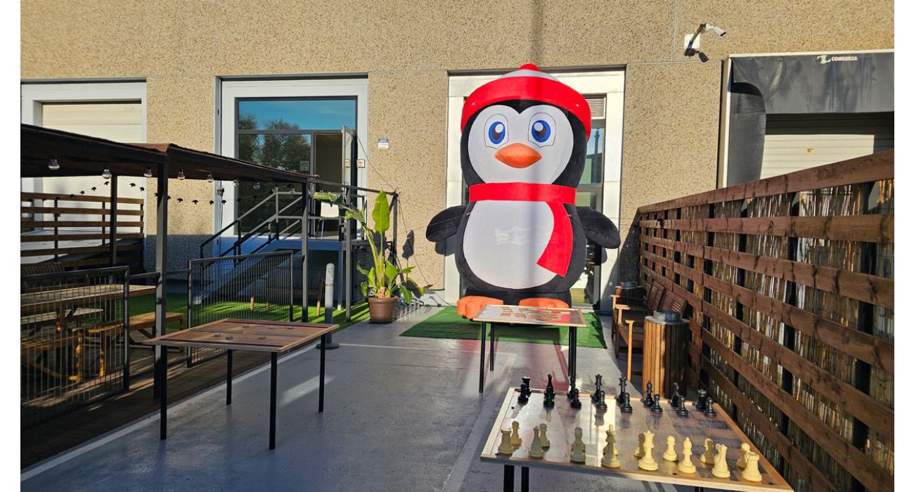 Pingüino gigante hinchable