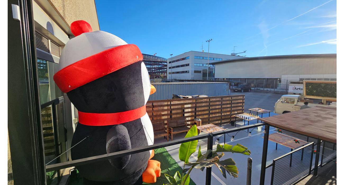 Pingüino gigante hinchable